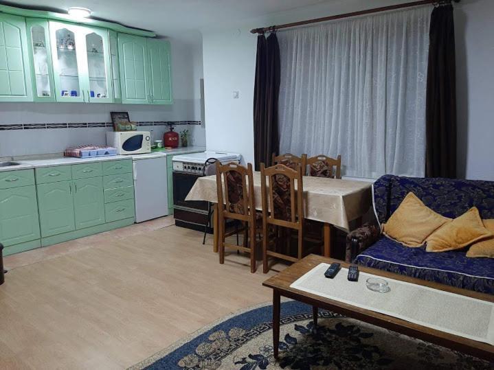 Privatni Smestaj Dobri Dobrosin Buitenkant foto